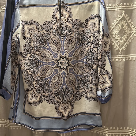 Medium lightweight half sleeve top from nyc company - Picture 5 of 9